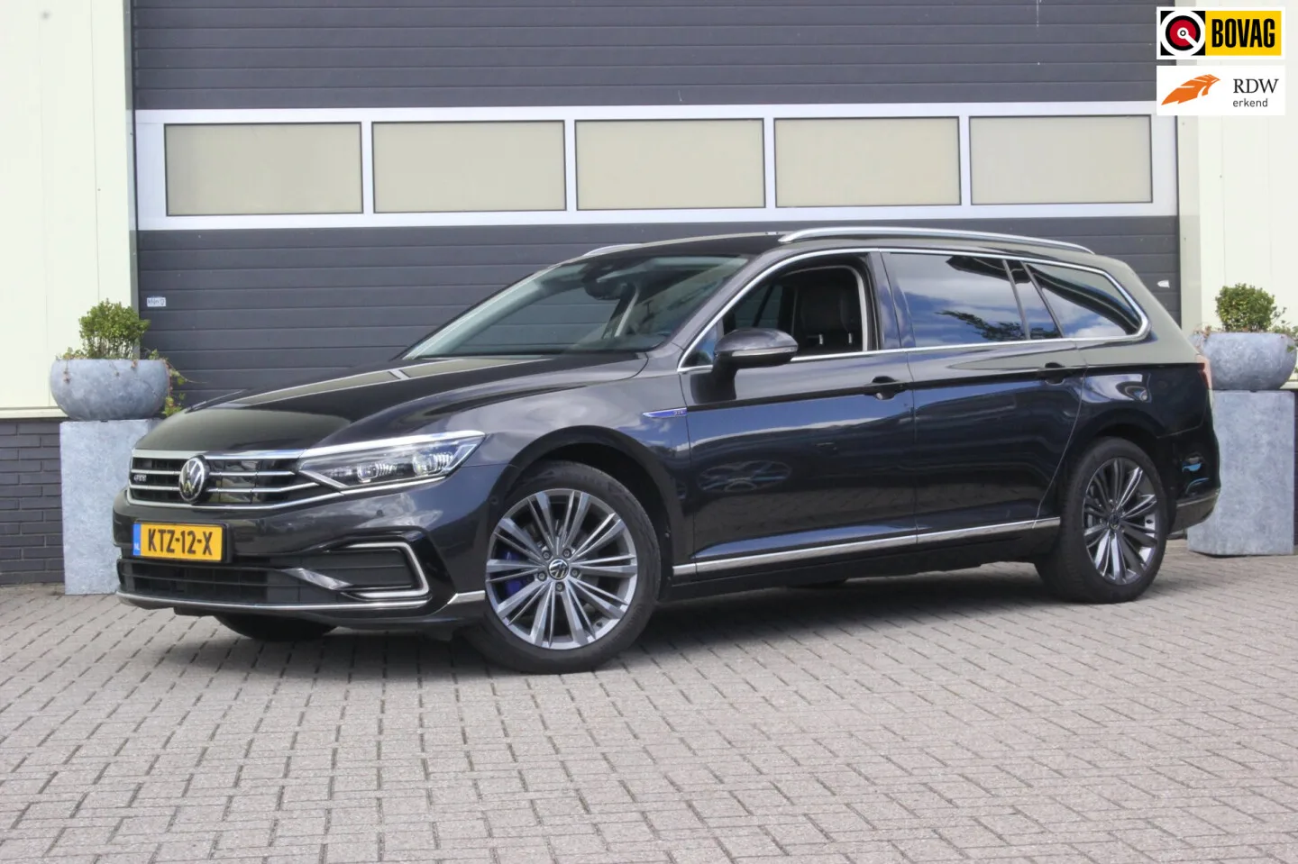 Volkswagen Passat (2022) — foto 1
