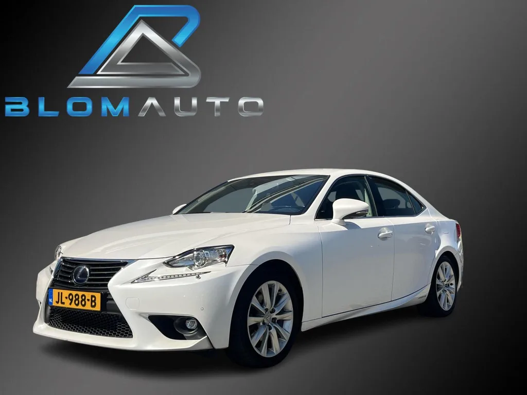 Lexus IS (2016) — foto 1