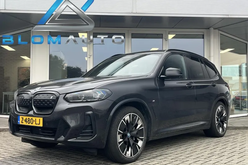 BMW iX3 (2024)