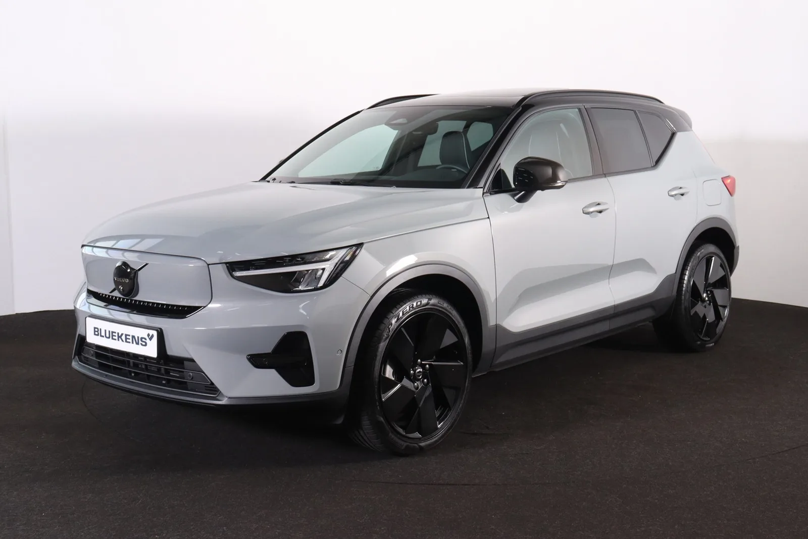 Volvo EX40 (2026) — foto 1