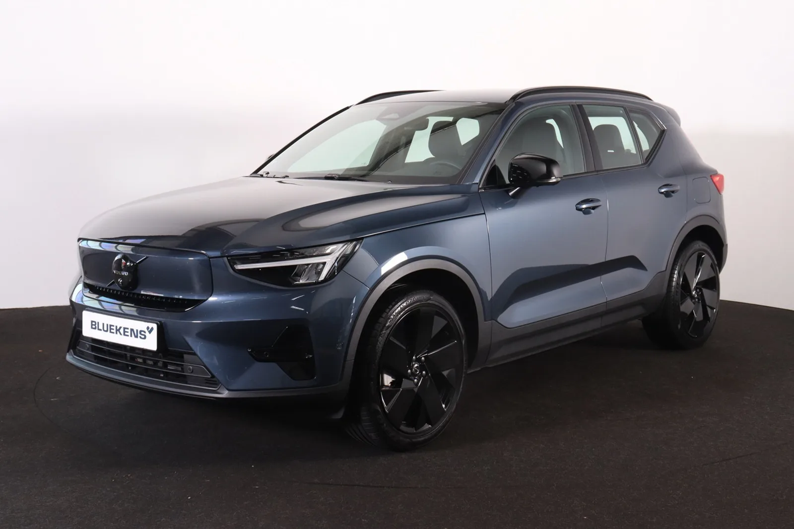 Volvo EX40 (2026) — foto 1