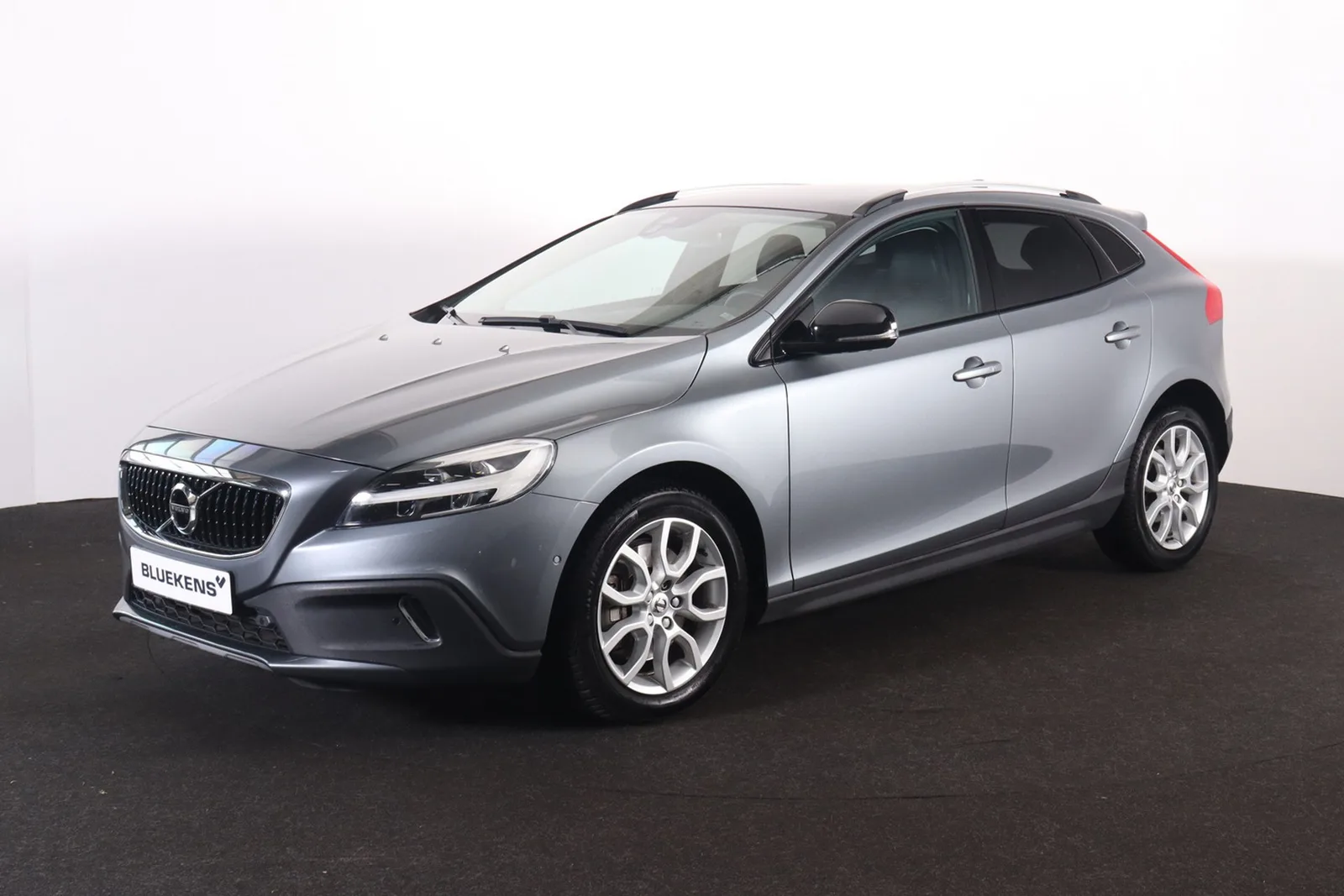 Volvo V40 Cross Country (2019) — foto 1