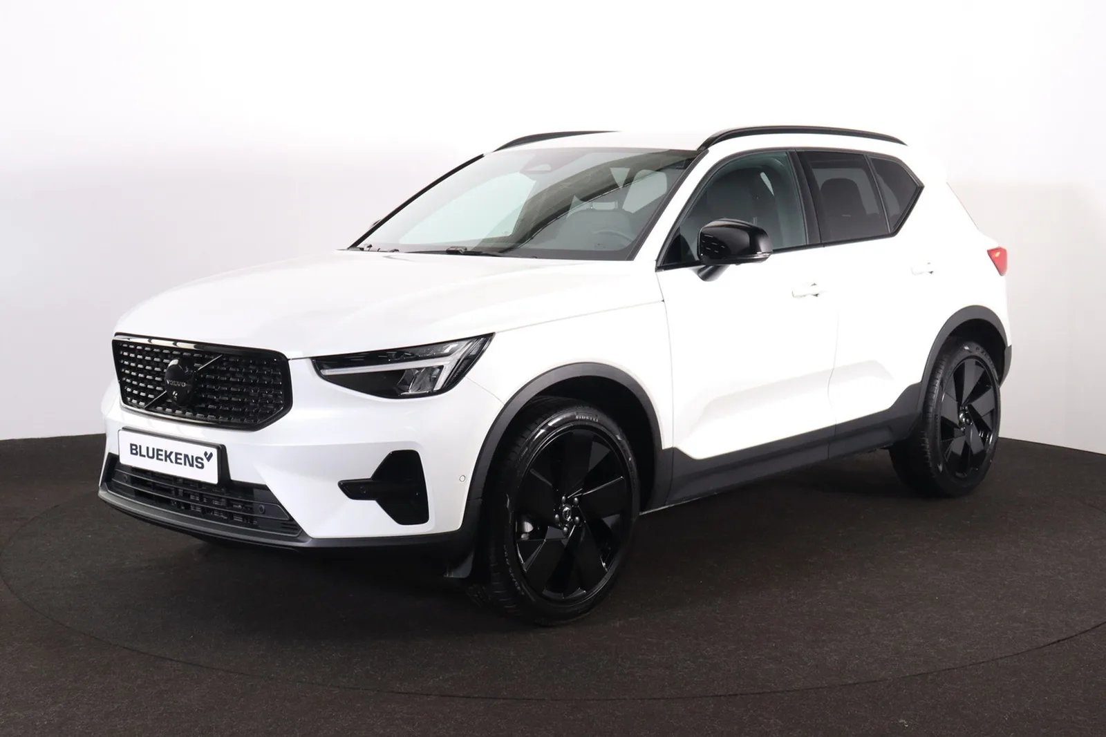 Volvo XC40 (2025) — foto 1