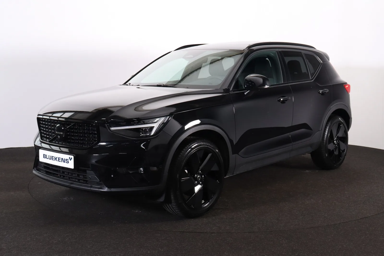 Volvo XC40 (2025) — foto 1