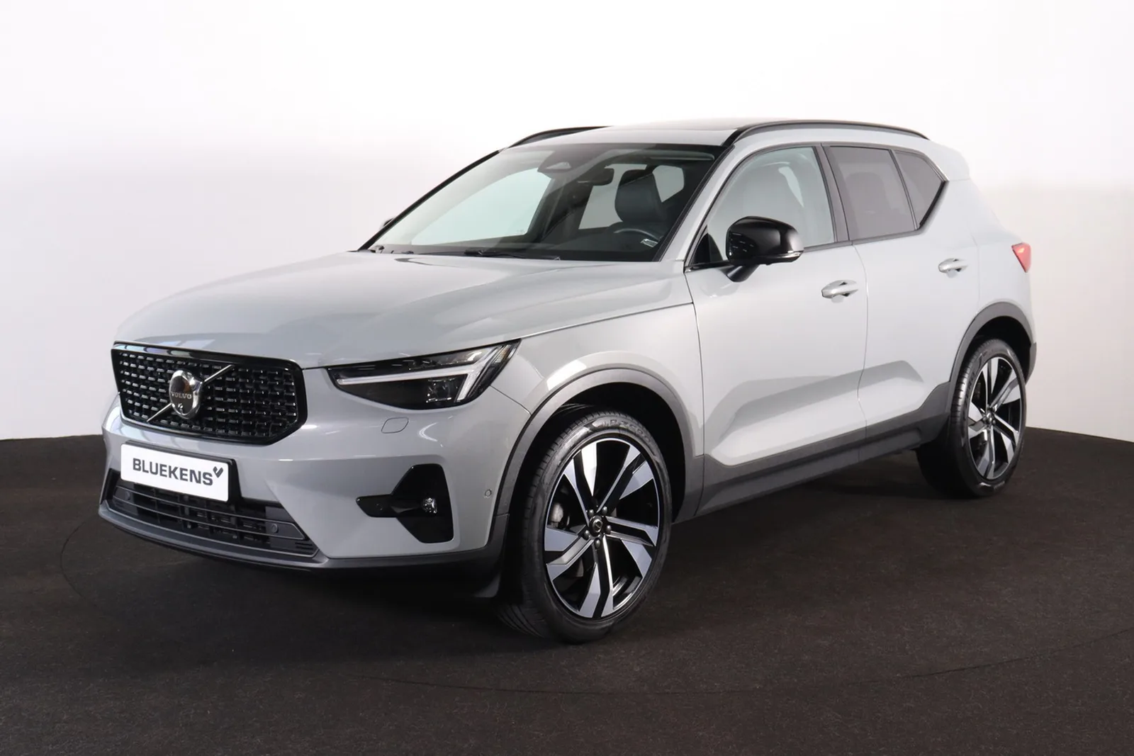 Volvo XC40 (2024) — foto 1