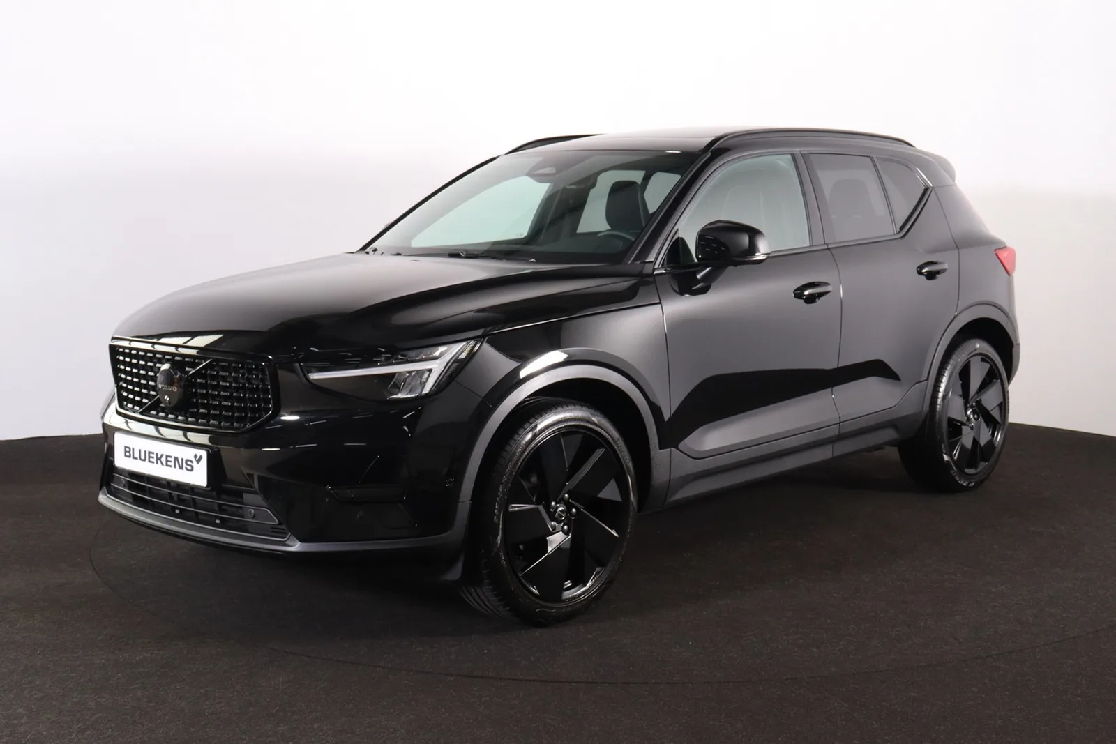 Volvo XC40 (2026) — foto 1