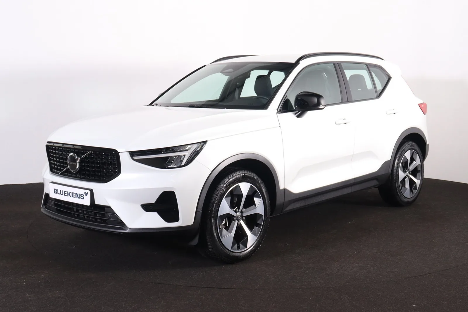 Volvo XC40 (2025) — foto 1
