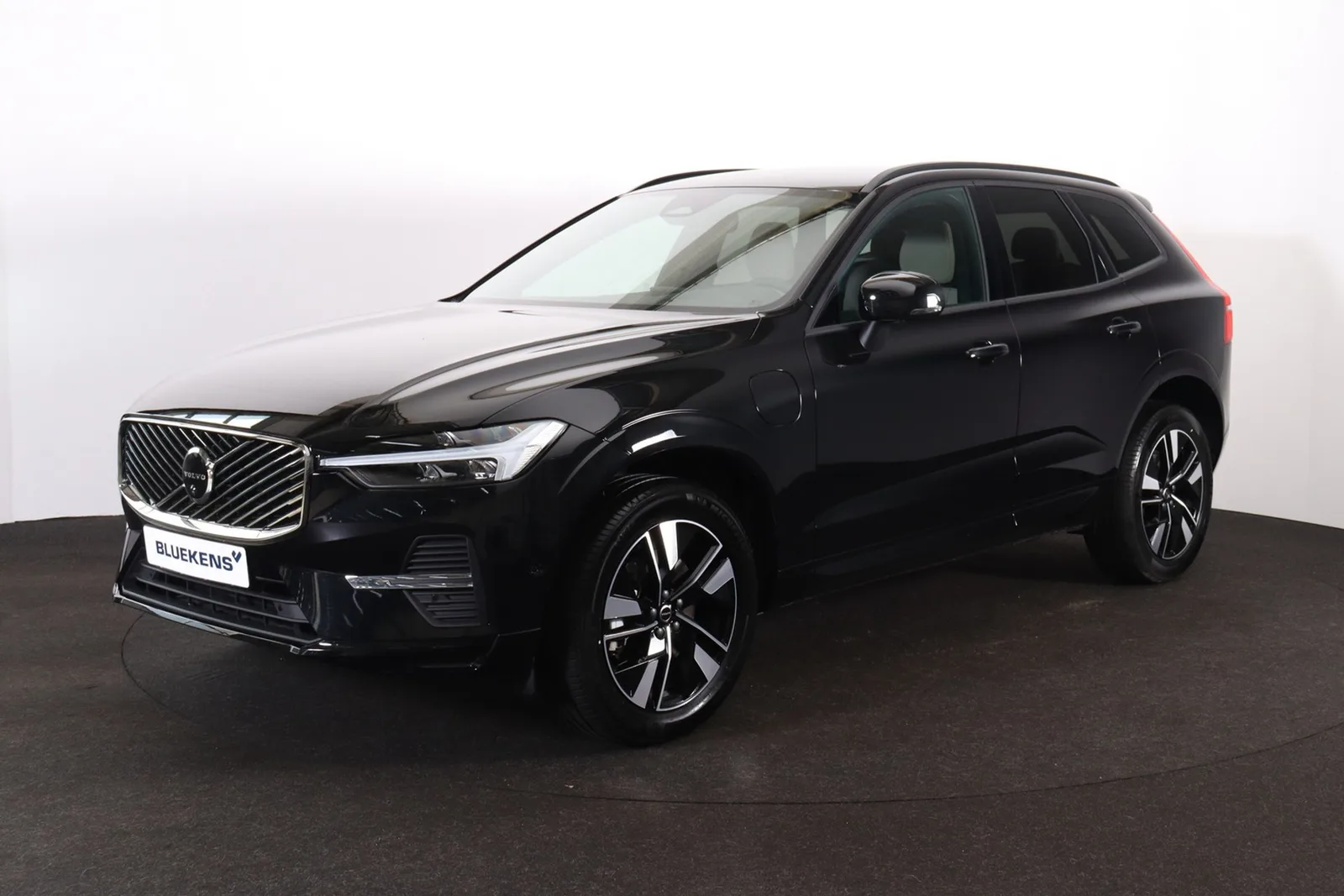 Volvo XC60 (2025) — foto 1