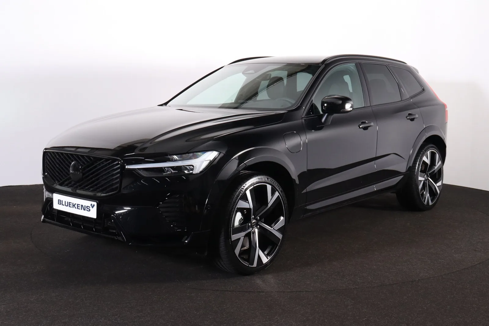 Volvo XC60 (2025) — foto 1