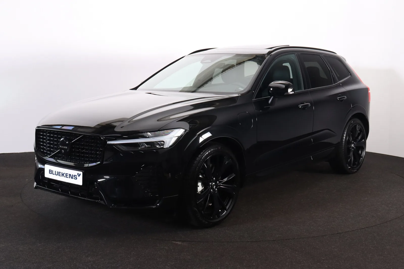 Volvo XC60 (2025) — foto 1