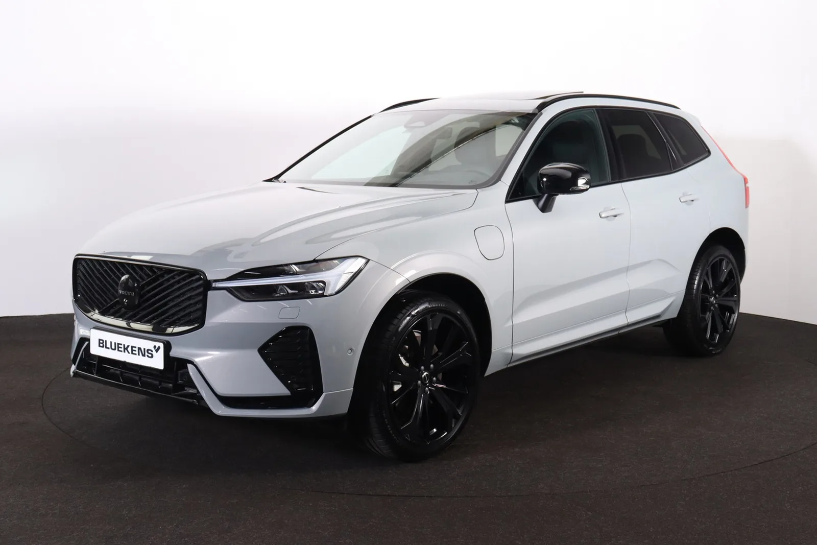 Volvo XC60 (2025) — foto 1