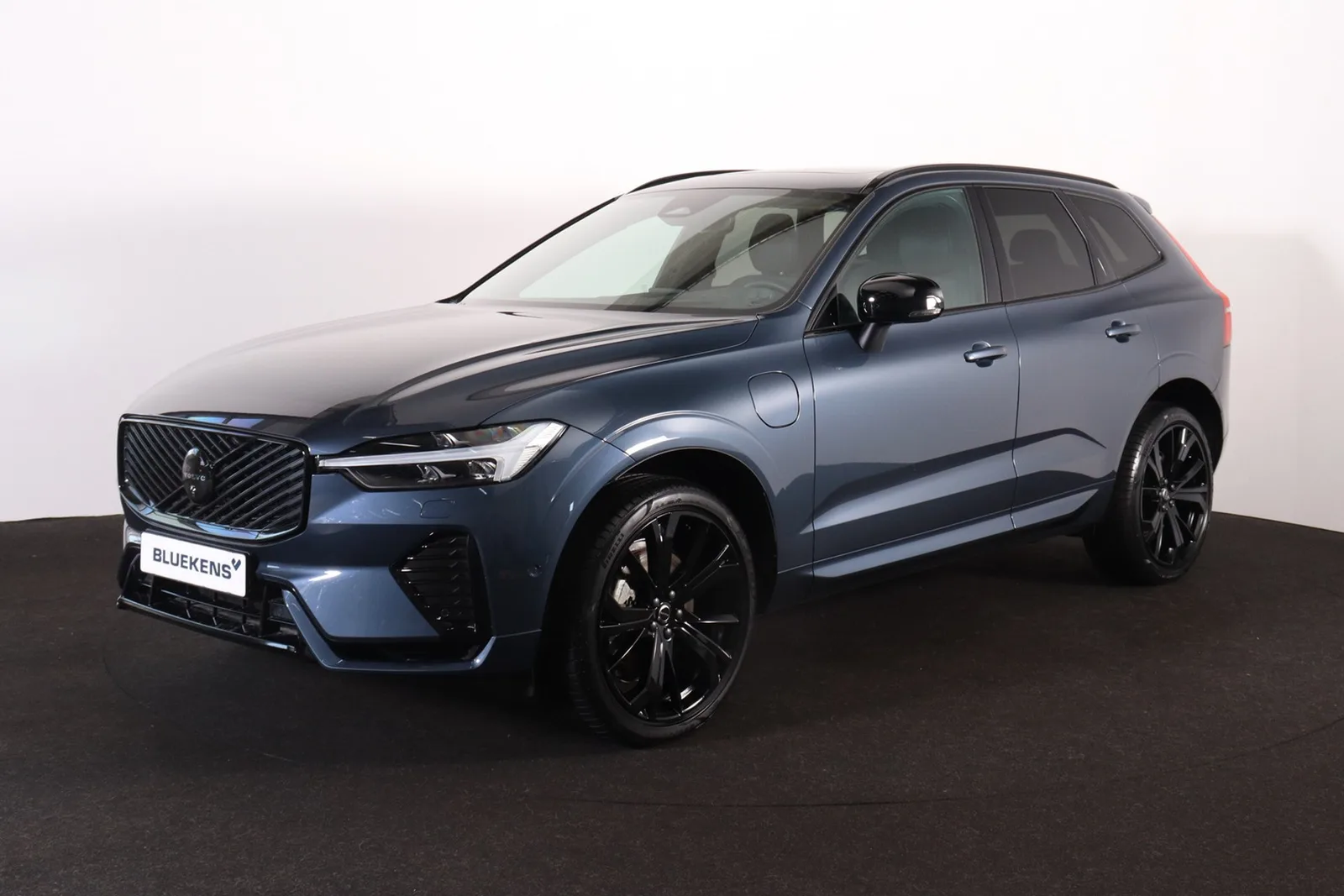 Volvo XC60 (2025) — foto 1