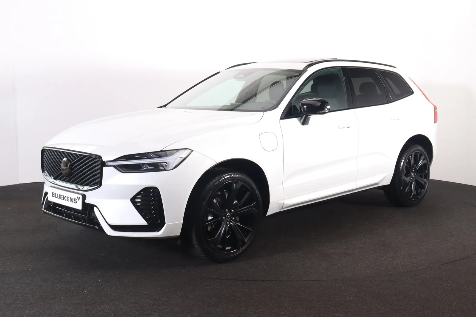 Volvo XC60 (2025) — foto 1