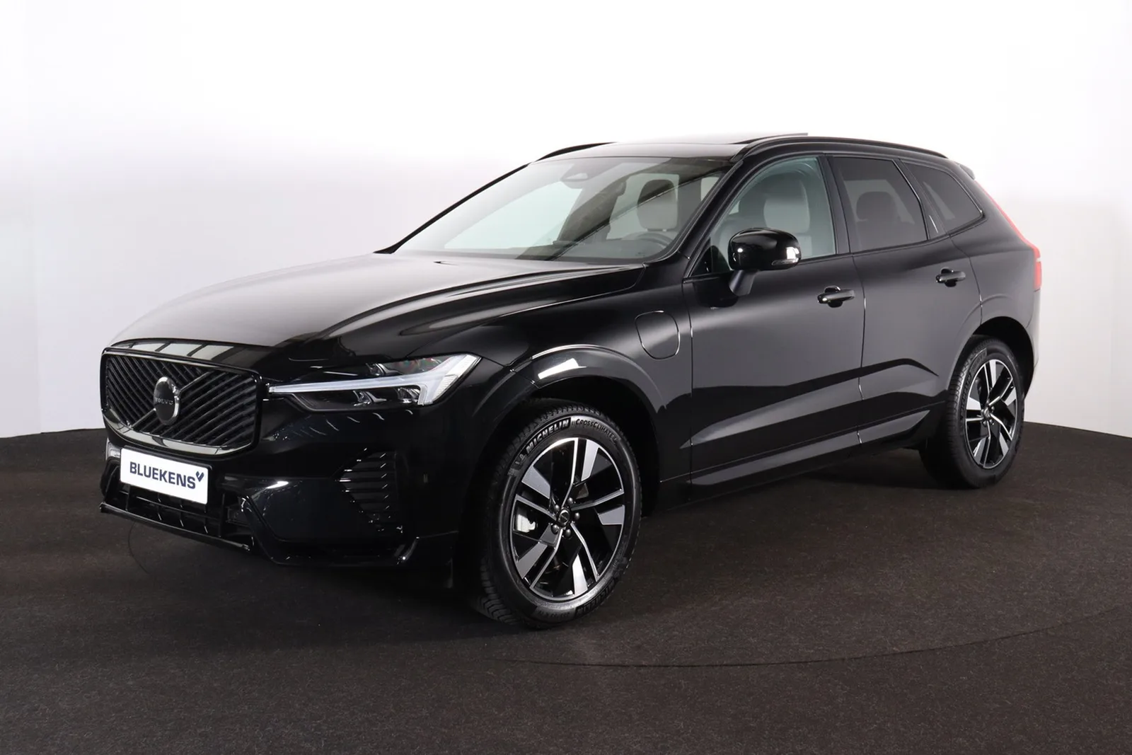 Volvo XC60 (2025) — foto 1