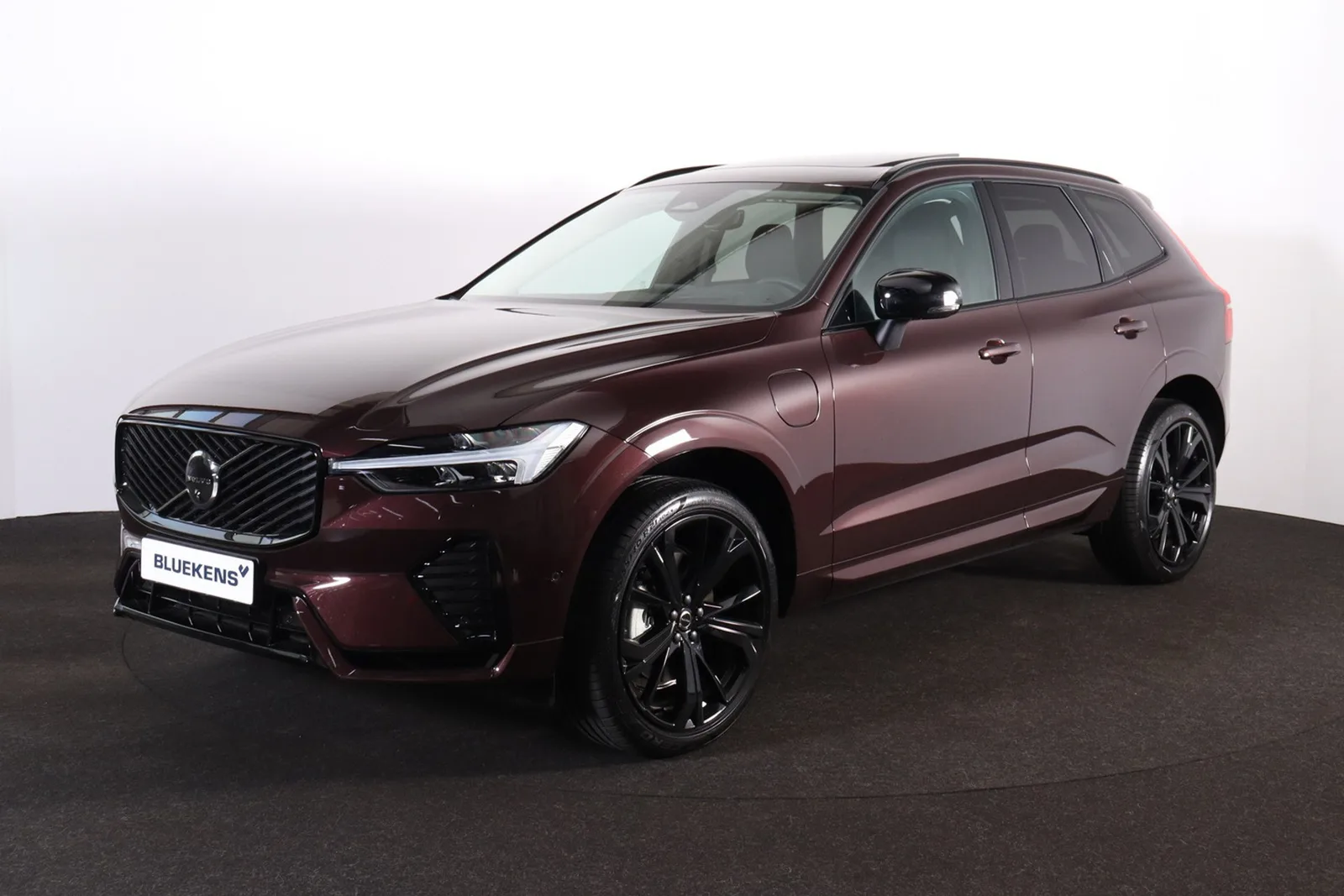 Volvo XC60 (2025) — foto 1
