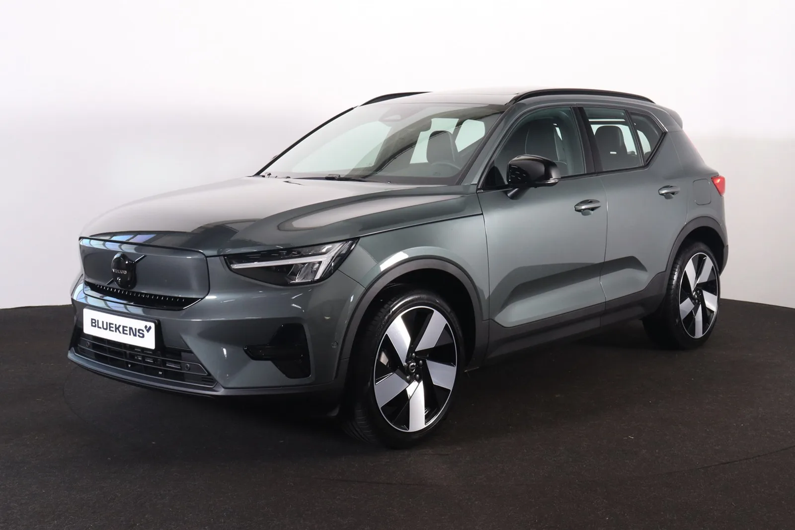 Volvo EX40 (2026) — foto 1