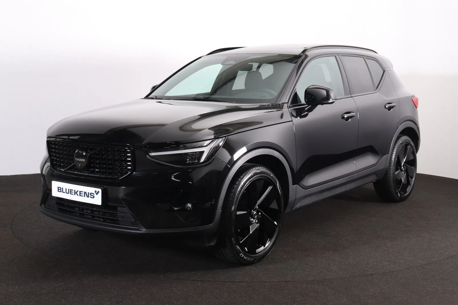 Volvo XC40 (2025) — foto 1