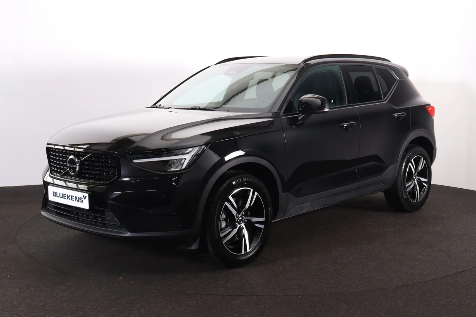 Volvo XC40 (2025) — foto 1