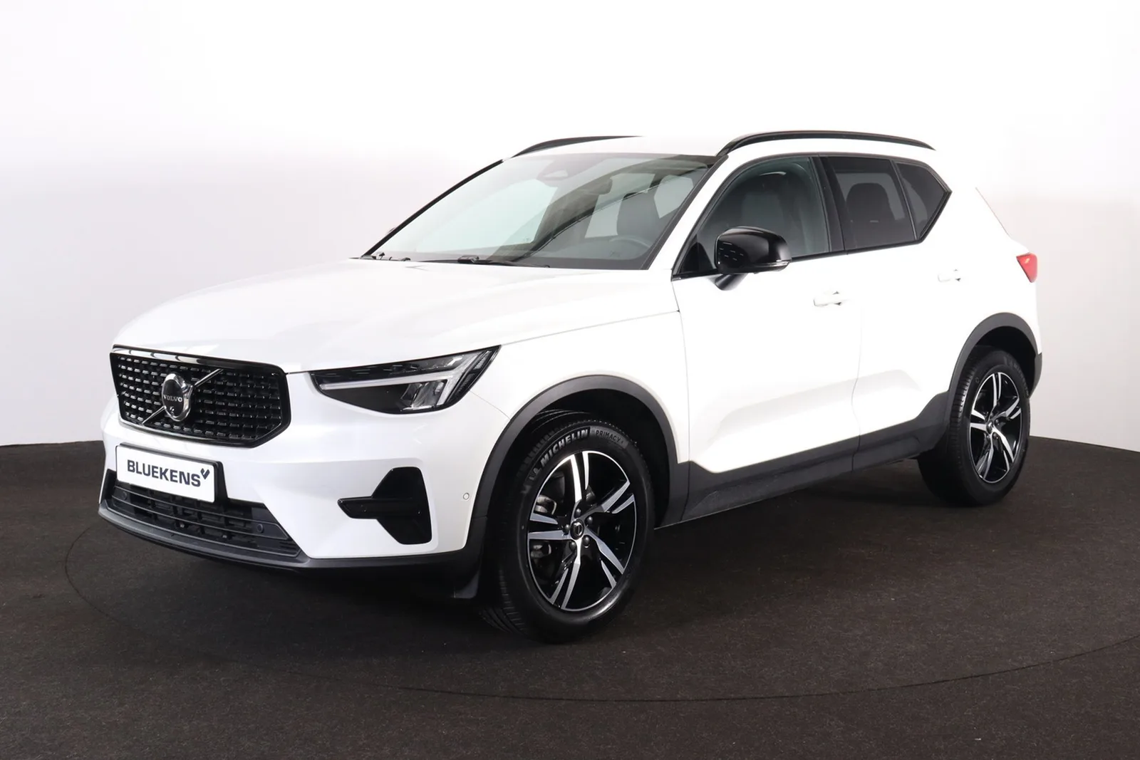 Volvo XC40 (2025) — foto 1