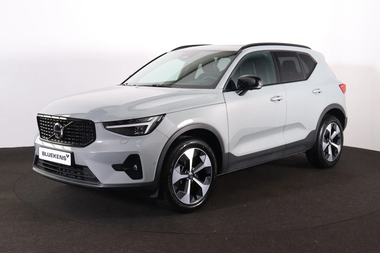 Volvo XC40 (2025) — foto 1
