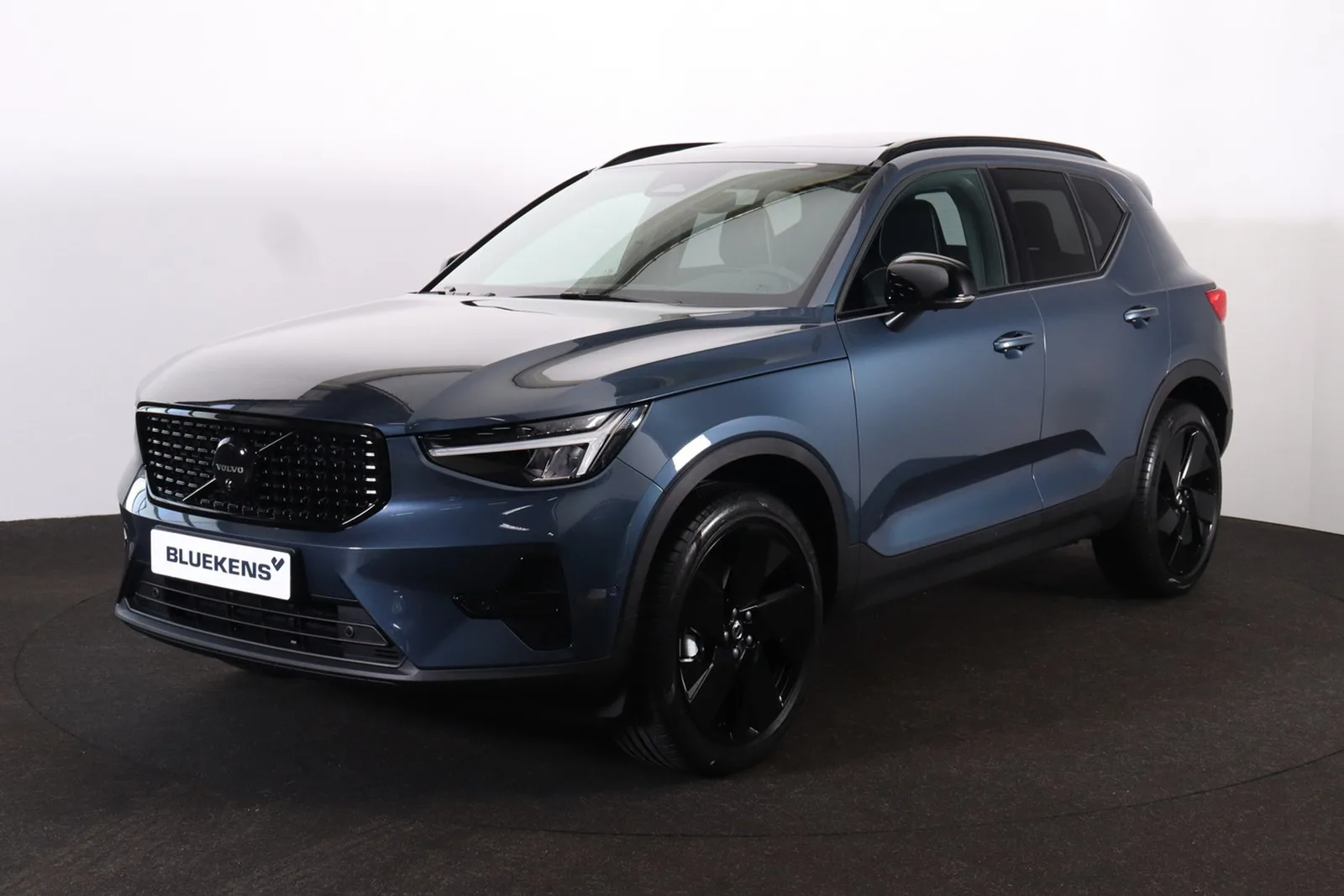 Volvo XC40 (2026) — foto 1