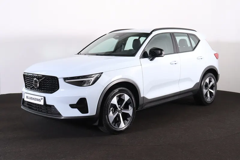 Volvo XC40 (2025)