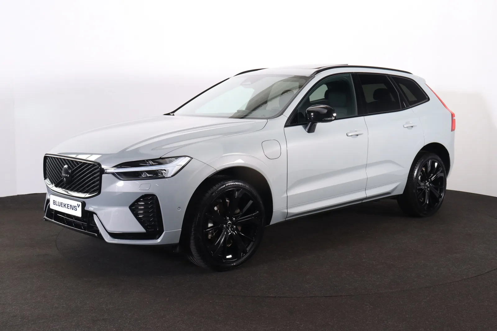 Volvo XC60 (2025) — foto 1