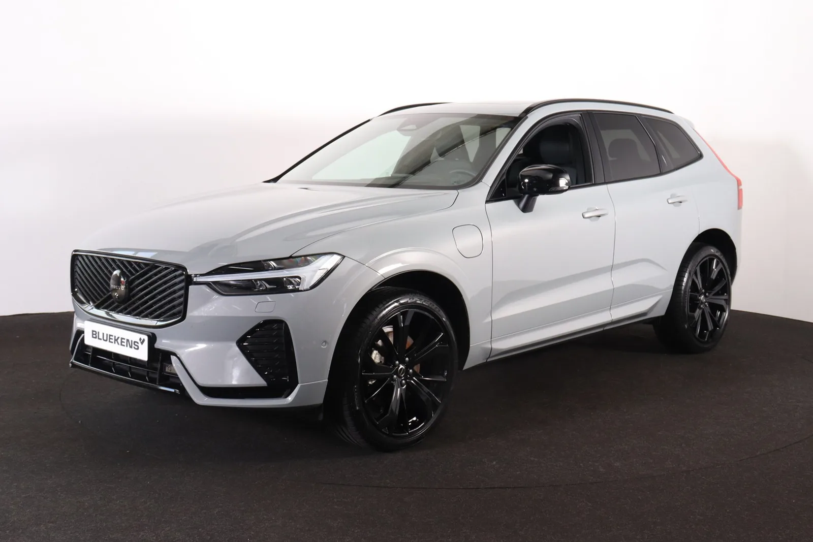 Volvo XC60 (2025) — foto 1