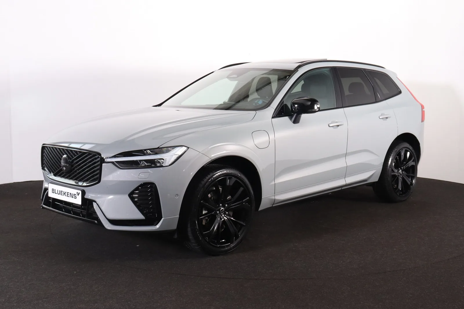 Volvo XC60 (2025) — foto 1