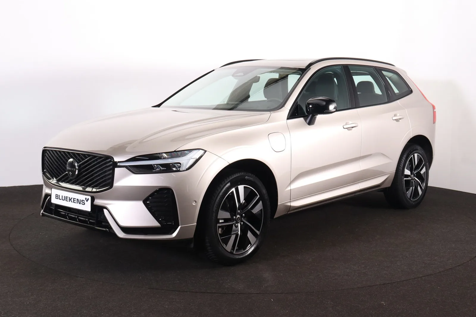 Volvo XC60 (2025) — foto 1