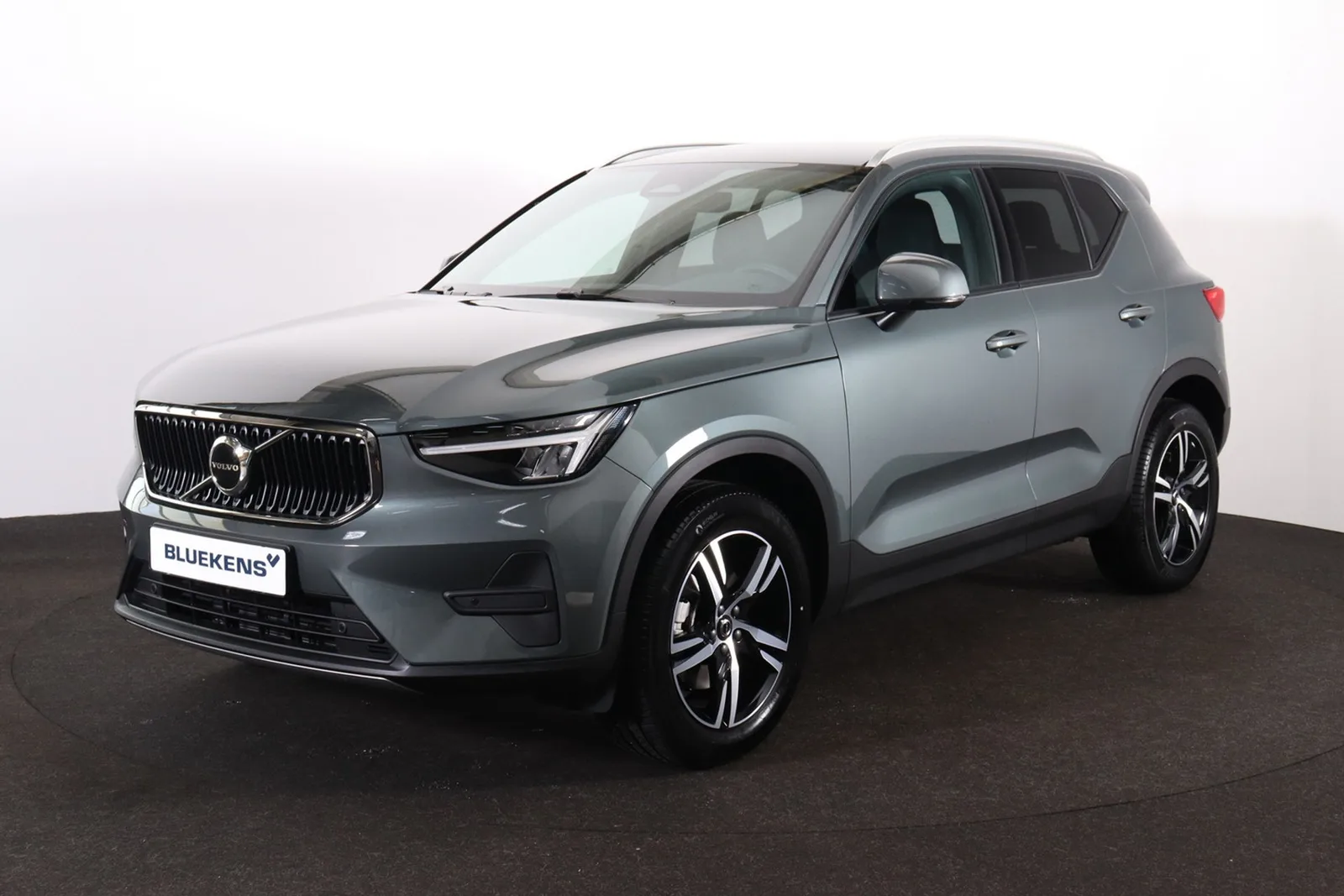 Volvo XC40 (2025) — foto 1