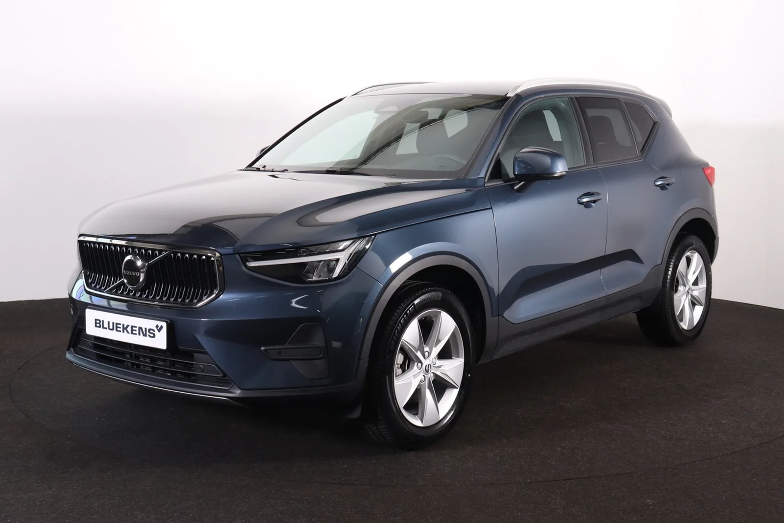 Volvo XC40 (2025) — foto 1