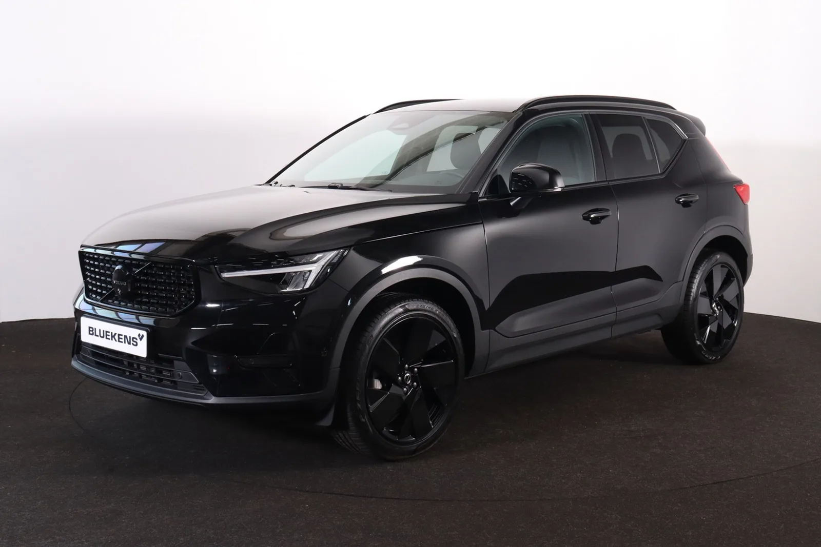 Volvo XC40 (2025) — foto 1