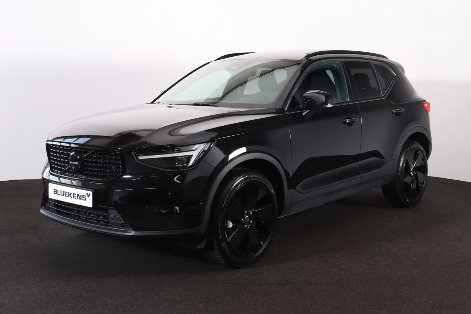 Volvo XC40 (2025) — foto 1