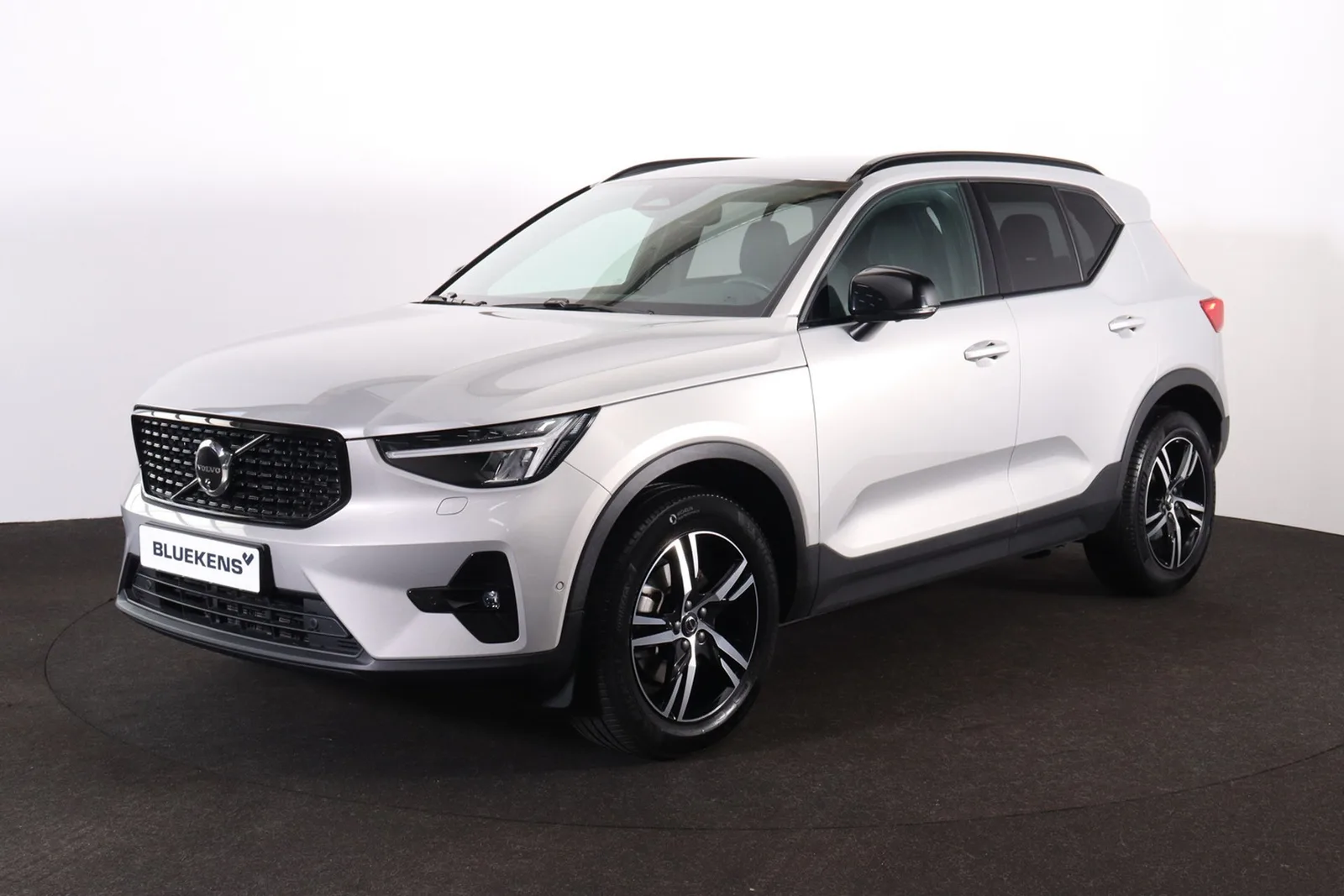 Volvo XC40 (2025) — foto 1