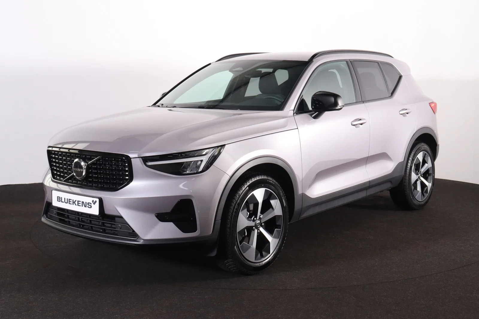 Volvo XC40 (2026) — foto 1