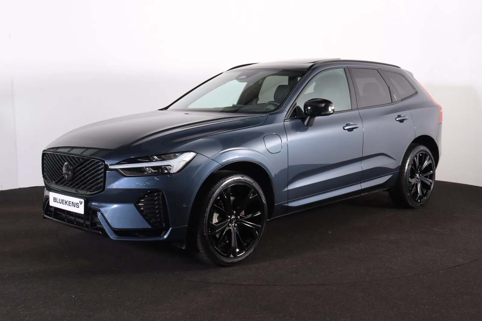 Volvo XC60 (2025) — foto 1