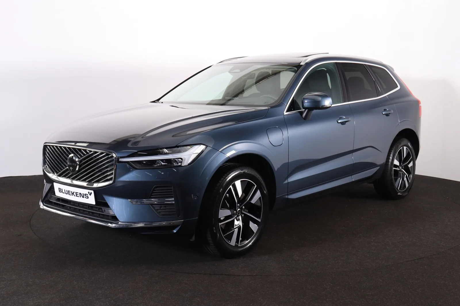 Volvo XC60 (2025) — foto 1
