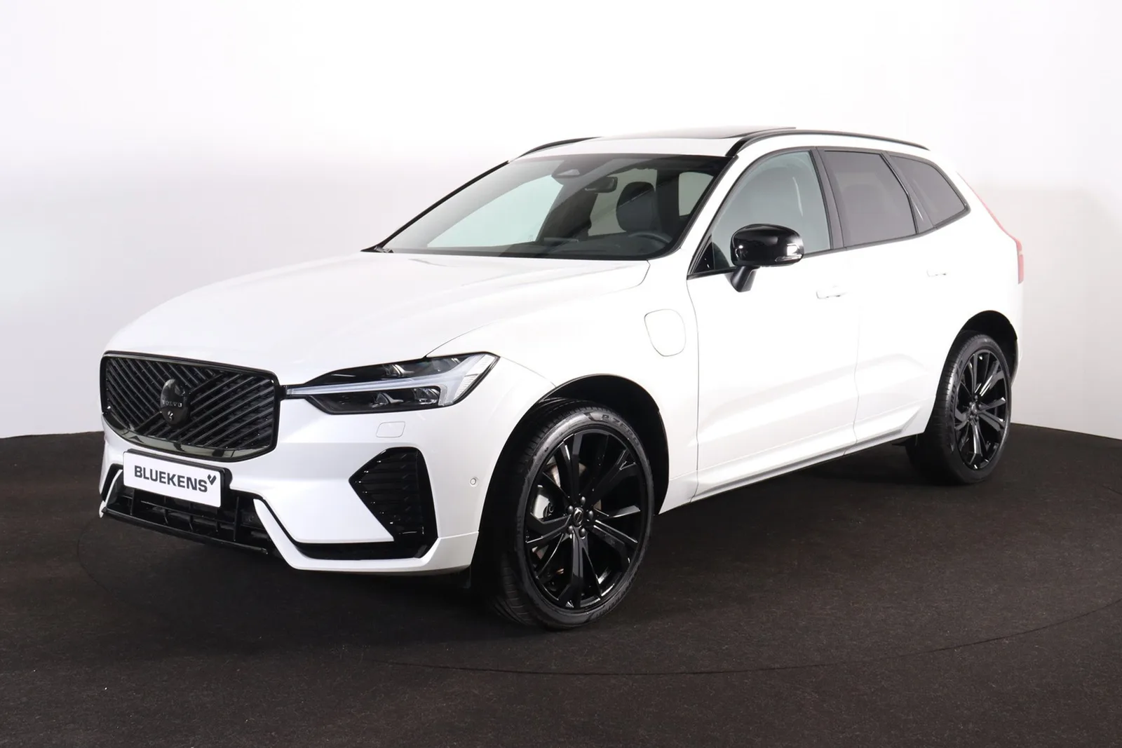 Volvo XC60 (2025) — foto 1