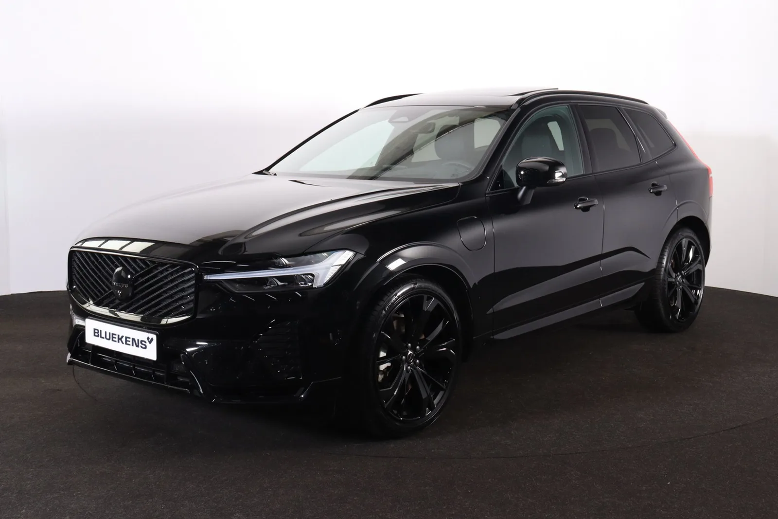 Volvo XC60 (2025) — foto 1