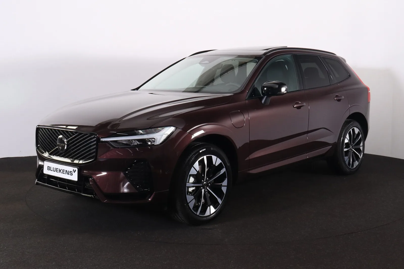 Volvo XC60 (2025) — foto 1