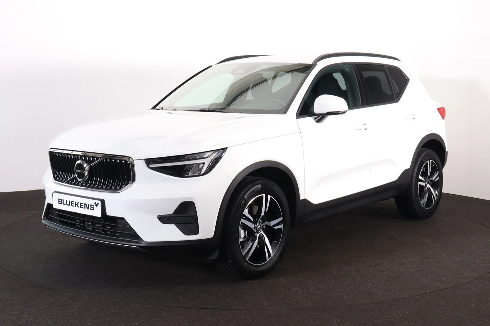 Volvo XC40 (2026) — foto 1