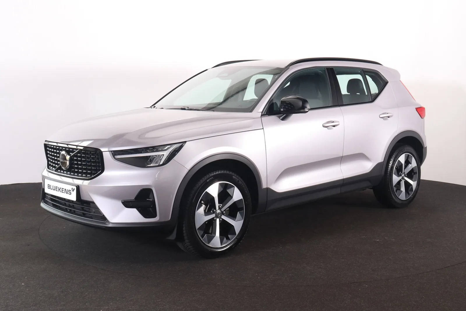 Volvo XC40 (2025) — foto 1