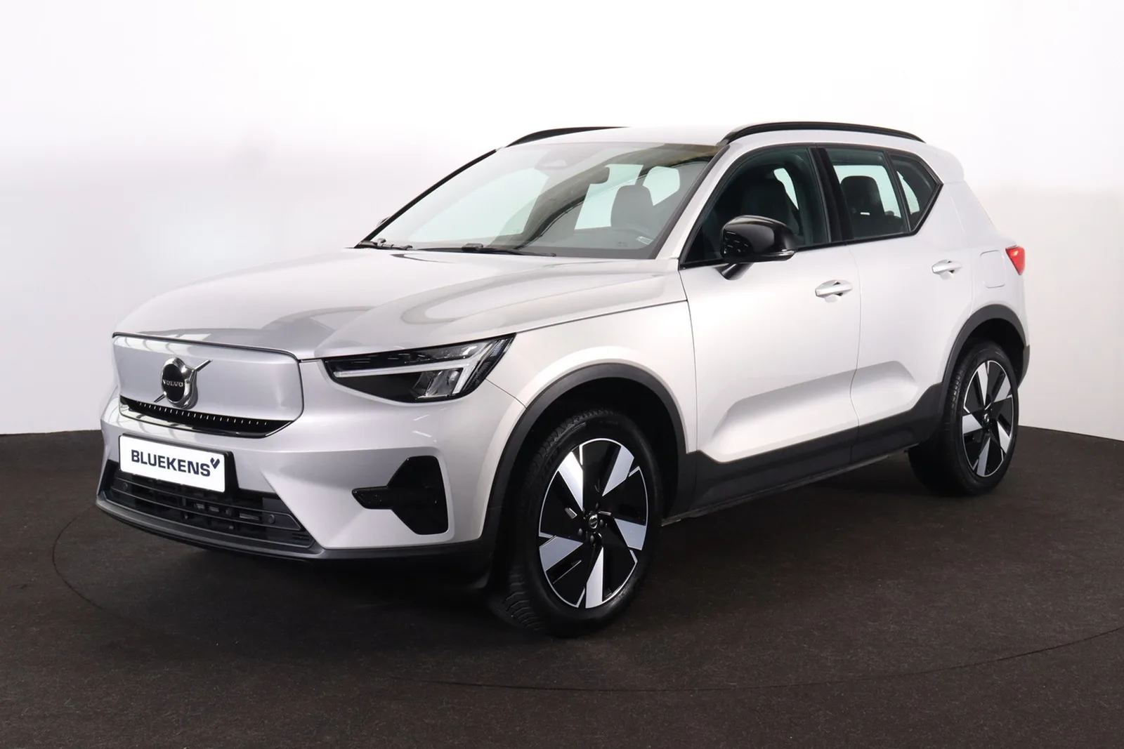 Volvo XC40 (2024) — foto 1