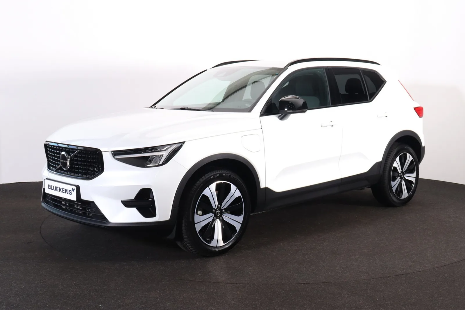 Volvo XC40 (2023) — foto 1