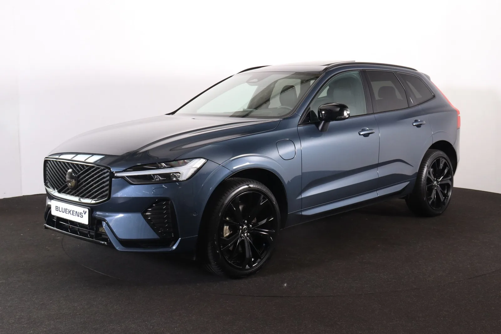 Volvo XC60 (2025) — foto 1