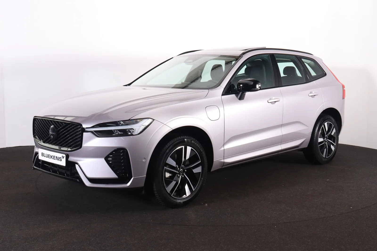 Volvo XC60 (2025) — foto 1