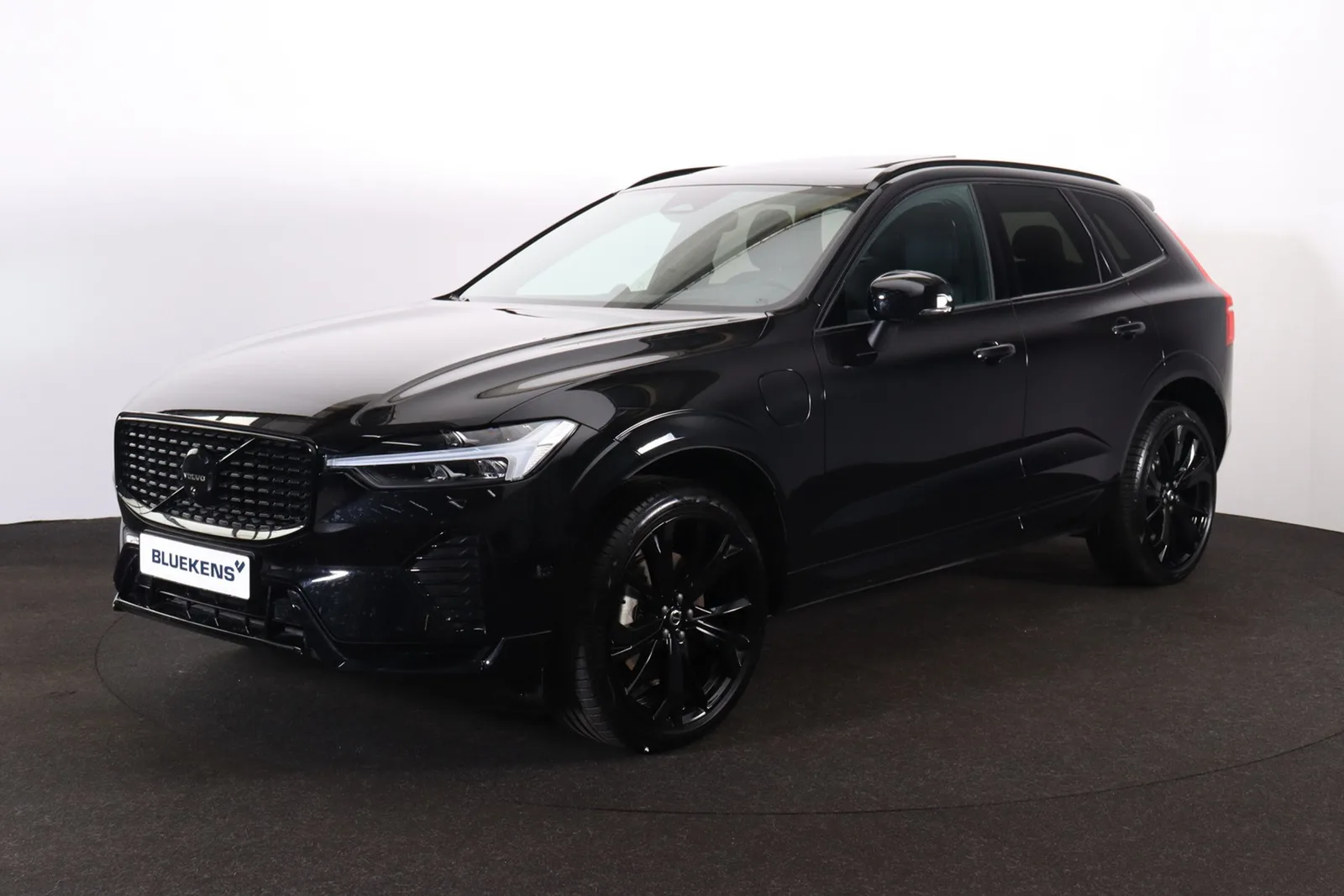 Volvo XC60 (2025) — foto 1