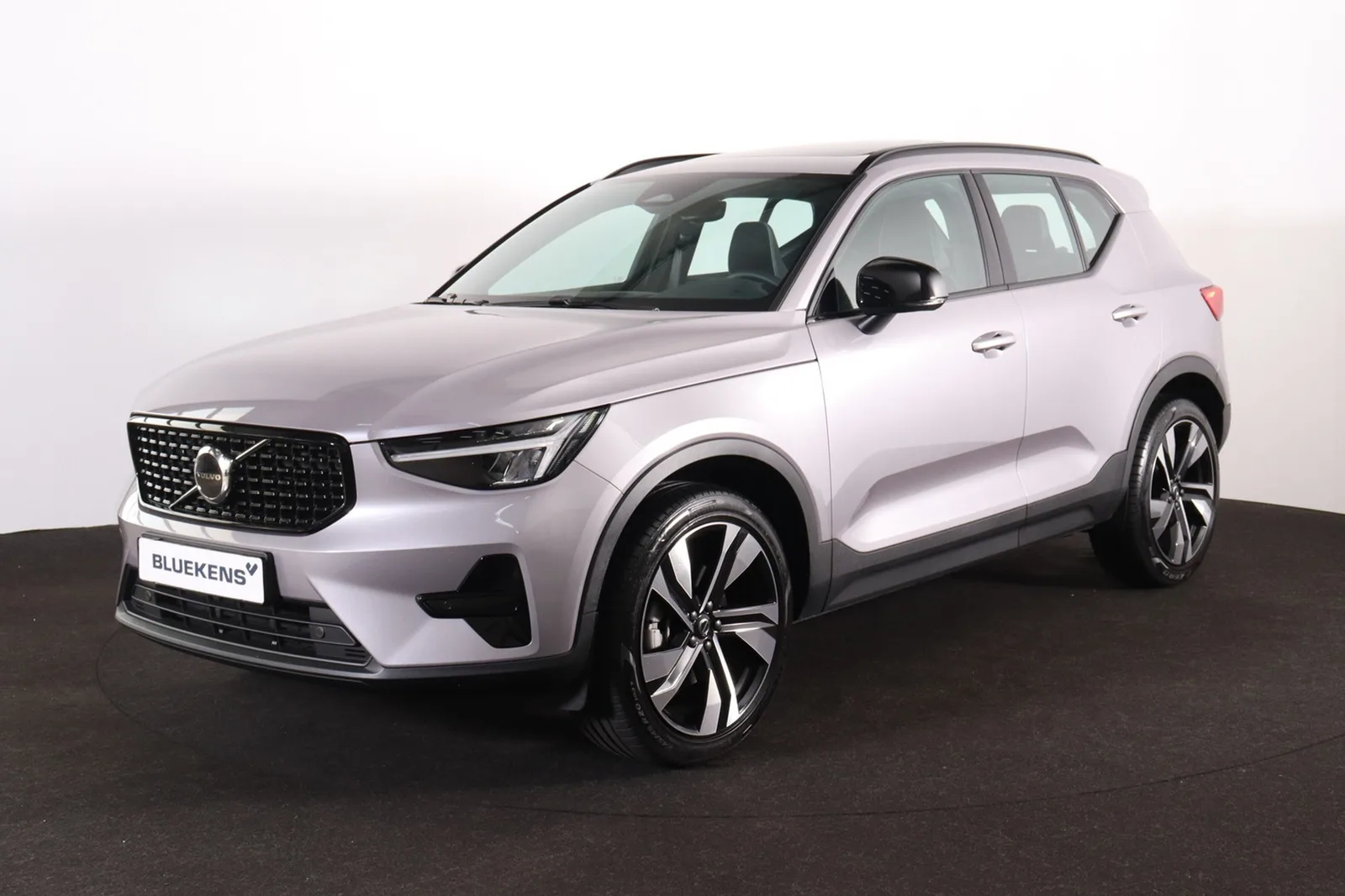 Volvo XC40 (2026) — foto 1