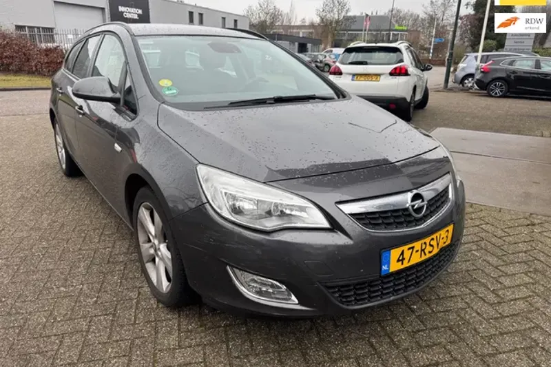 Opel Astra (2011)